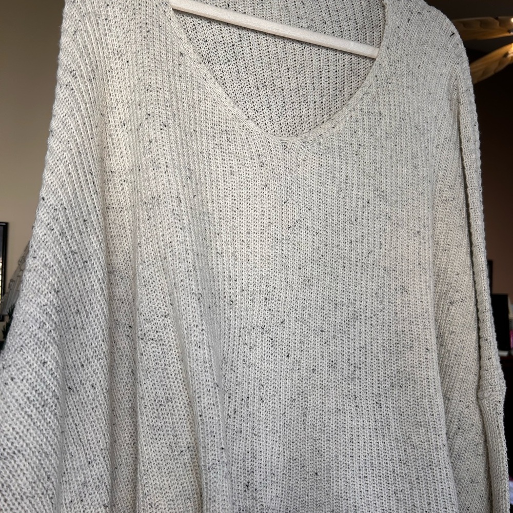 Carly Jean Rhea sweater in off white size s/m